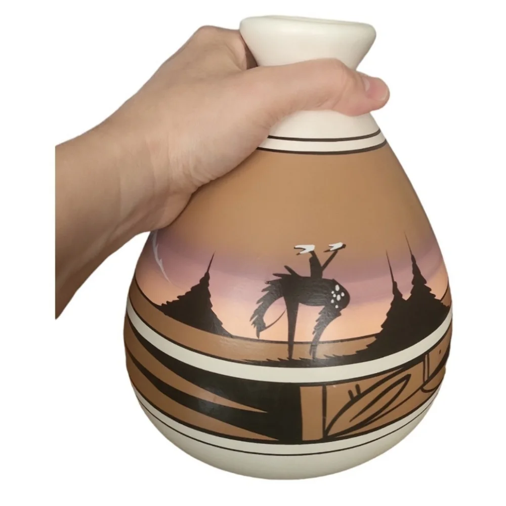 Vintage Navajo Mesa Desert Pottery Vase - Picture 9 of 9